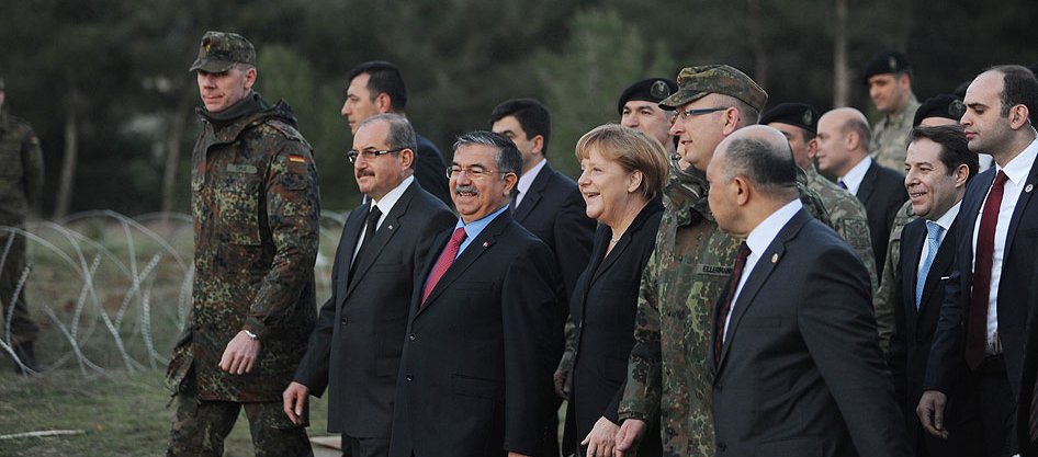 Merkel'den Gazi Kışlası'na ziyaret