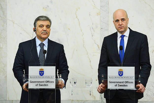 Teröristler demokrasiyi istismar ediyor