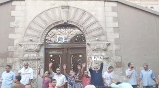 Mısır'da Mursi taraftarlarından kiliseye koruma