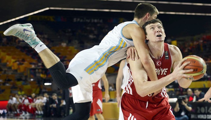 Milliler, Ukrayna'ya boyun eğdi