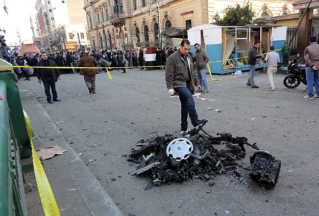 Mısır güne bombalarla uyandı