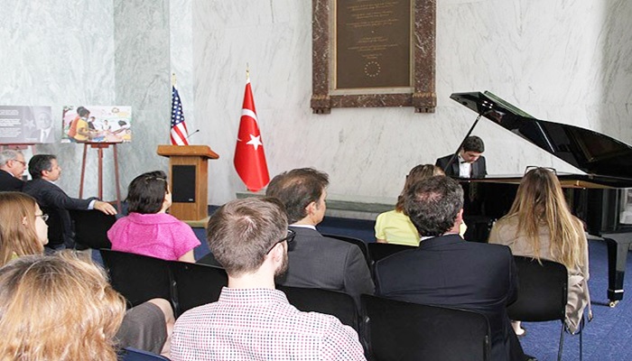Türkiye'ye sığındı, ABD'de konser verdi