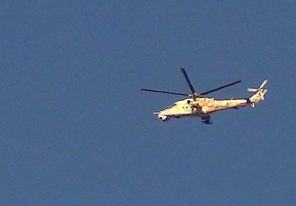 Esed'in sarayının yakınında helikopter düştü