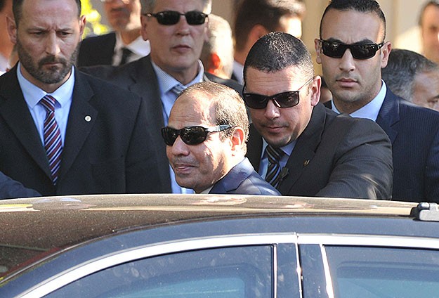 "Sisi gözaltına alınsın" çağrısı