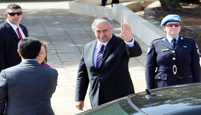 Akıncı ile Anastasiadis ara bölgede bir araya geldi