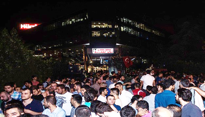 Hürriyet gazetesi protesto edildi