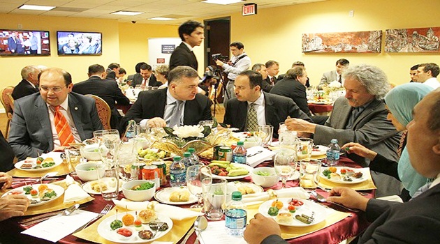 Kongre üyelerine iftar verildi