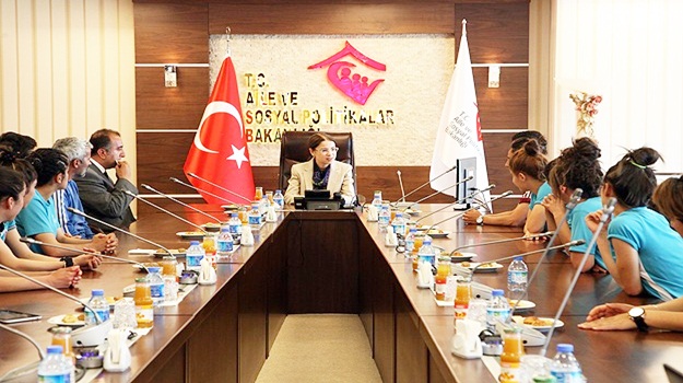 Hakkarili kadın futbolculardan destek talebi