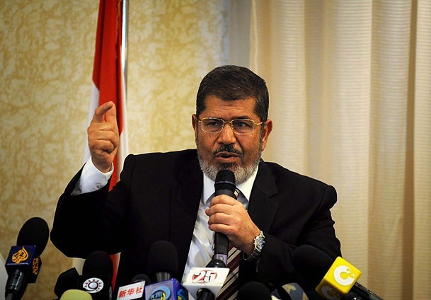 Mursi'den eski rejim yanlılarına sert tepki