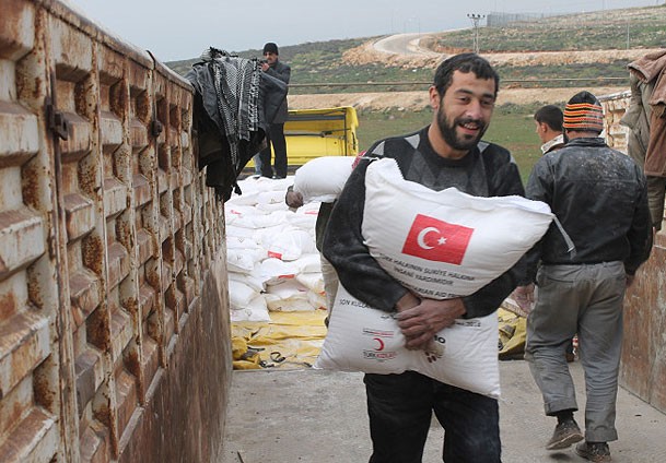 Gıda yardımları sürüyor