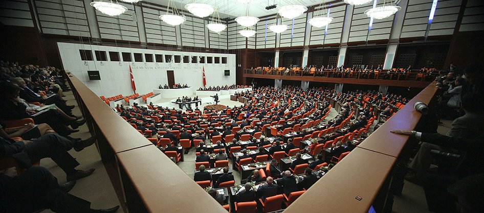 Yeni yasama yılında polise yeni kıyafet