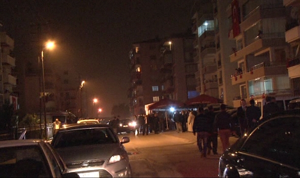 Başbakan Davutoğlu, şehit ailesine taziye ziyaretinde bulundu