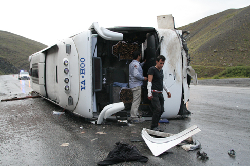 Rus otobüsü kaza yaptı: 14 ölü