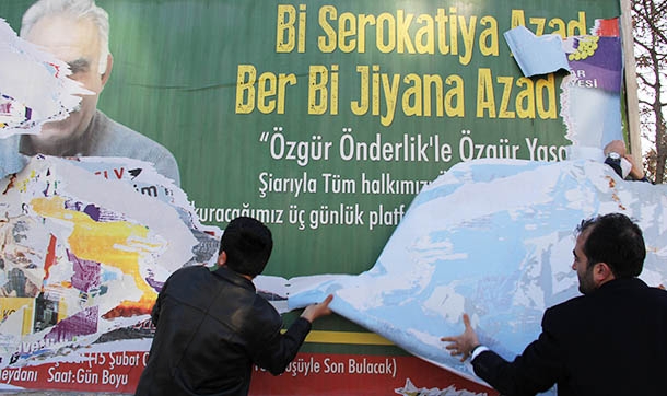 Öcalan afişleri toplatıldı
