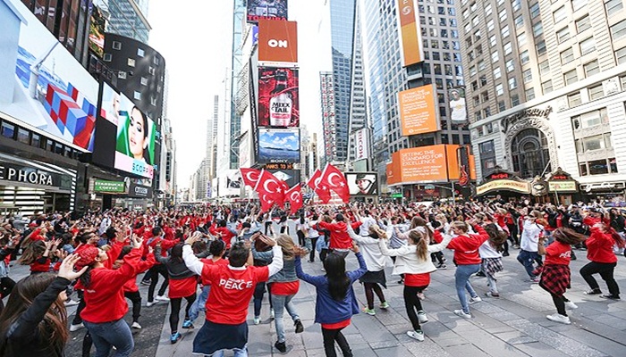 Times Meydanı'nda Türk Şöleni
