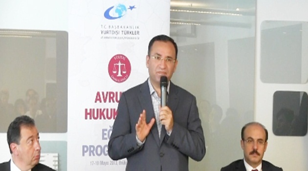 Bozdağ: Alman zanlı kelepçesiz yargılanırken Türk'e cam kafes adil değil