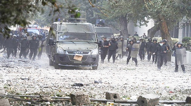 Mısır'da polis otobüsüne saldırı