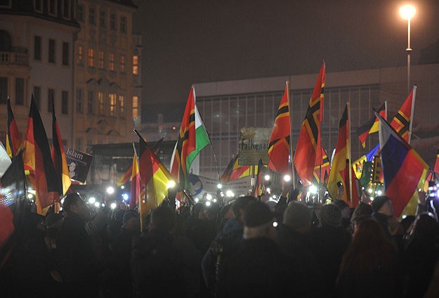 PEGIDA taraftarları Dresden'de gösteri yaptı