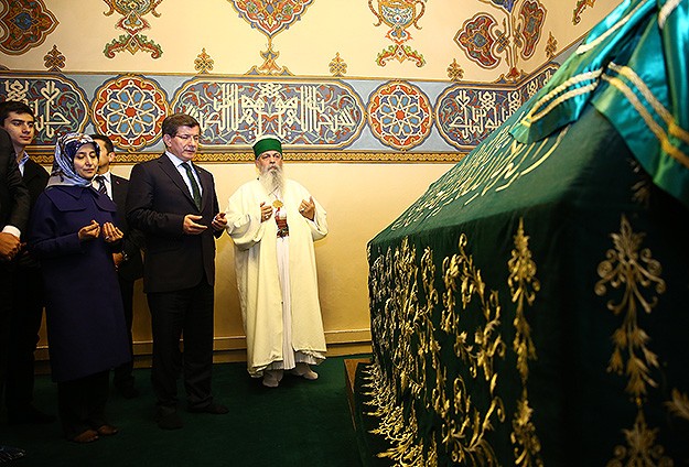 Davutoğlu Hacı Bektaş-ı Veli Türbesi'ni ziyaret etti
