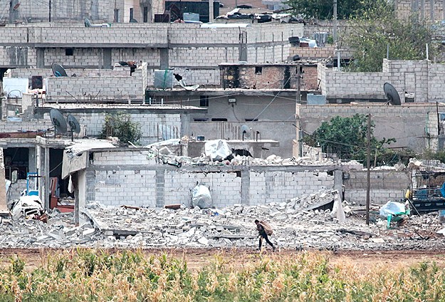 Kobani'nin doğusu harabeye döndü