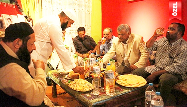 Yunan kökenli Müslümanlar, Atina'da ev iftarları geleneğini yaşatıyor