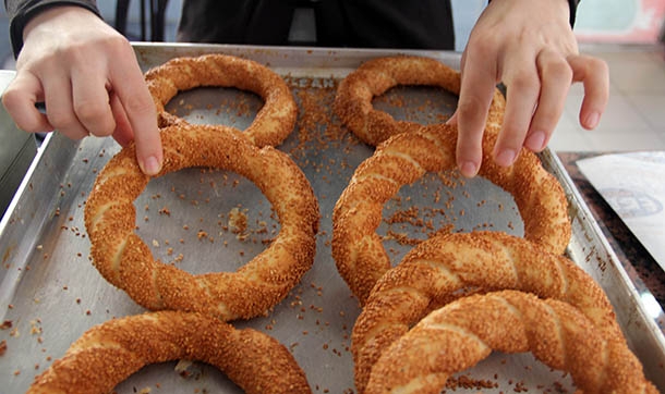 Susam ve un zamlandı, simit piyasası kızıştı