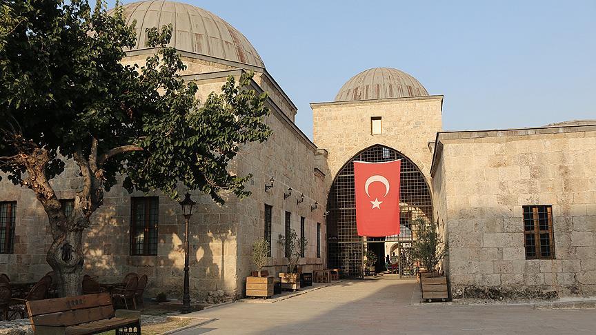 Tarihi külliyenin ihtişamı göz kamaştırıyor