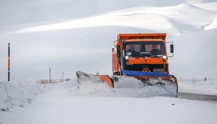 Doğu'da 893 yerleşim birimine ulaşım sağlanamıyor