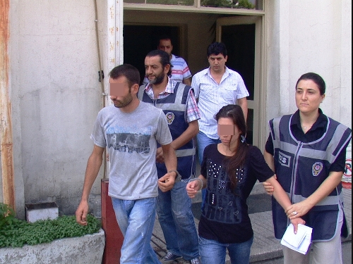 Kendilerini polis diye tanıtıp dolandırıcılık yapan 4 kişi yakalandı