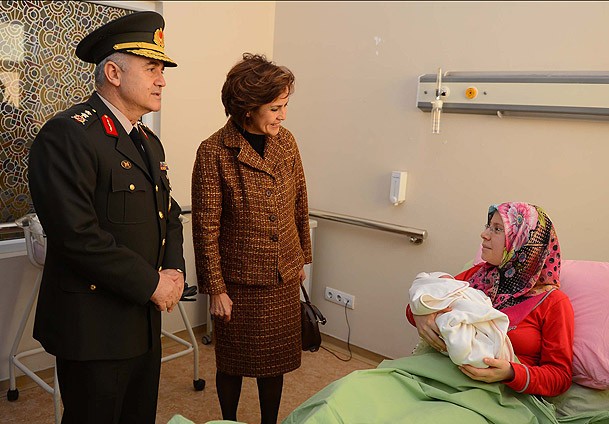 Genelkurmay Başkanı'ndan şehidin kızına altın