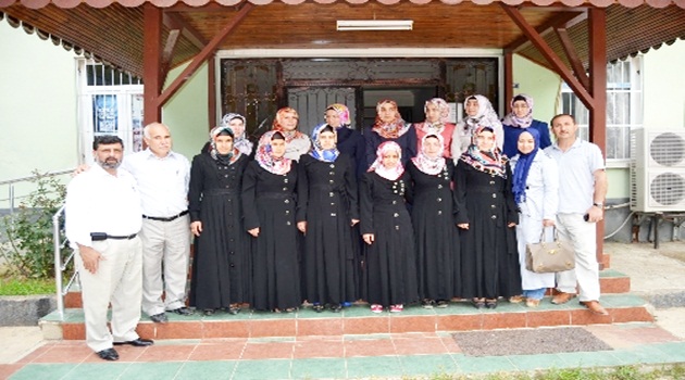 Hafız öğrenciler umreye uğurlandı