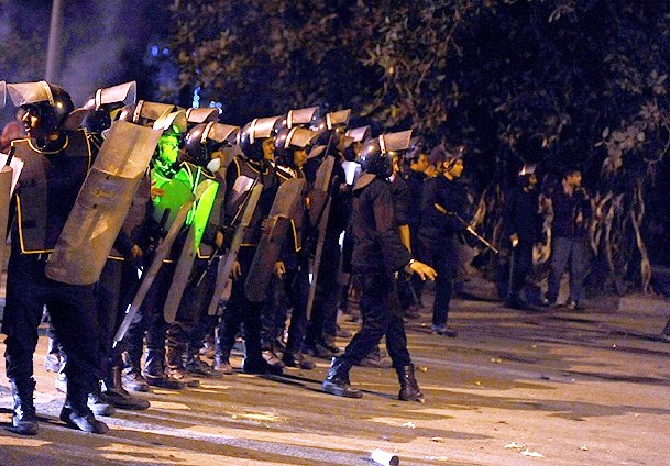 Polis kontrolü ele geçirdi