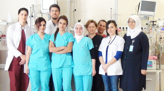 680 gramlık Umut bebek hayata tutundu