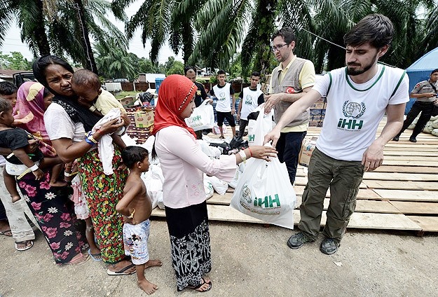 IHH'dan Arakanlı Müslümalara insani yardım