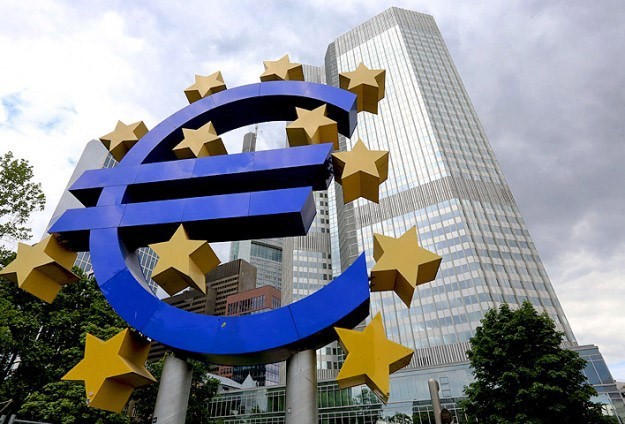 Avrupa Merkez Bankası Yunanistan'a teminatı kaldırdı