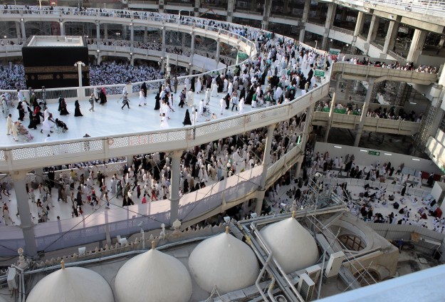 Kabe'de genişletme çalışmaları sırasında yangın