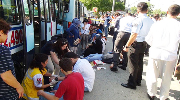 Kadıköy'de zincirleme kaza: 10 yaralı