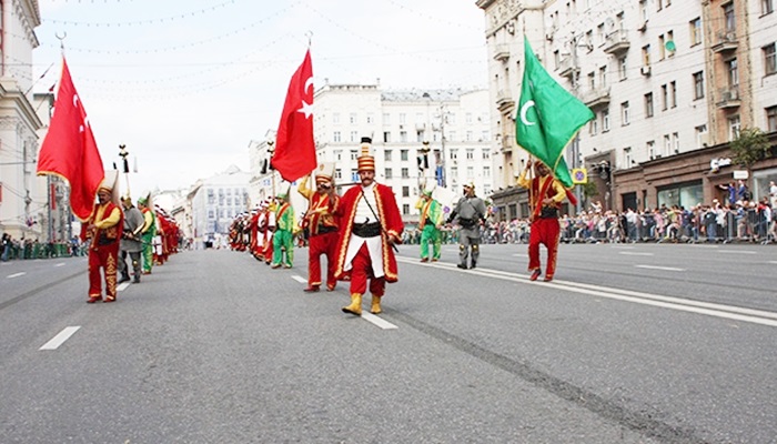 Mehter Takımı, Moskova caddelerini inletti