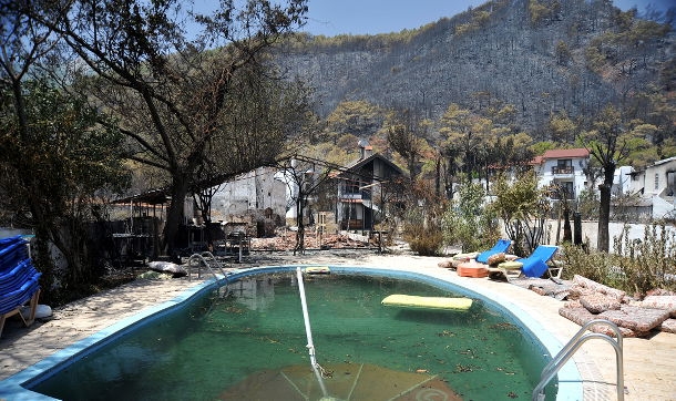 Dört oteli küle çeviren yangından geriye bu görüntüler kaldı
