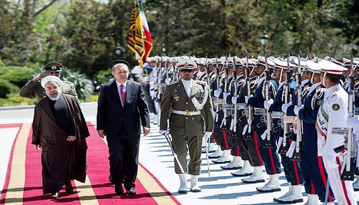 Cumhurbaşkanı Erdoğan İran'da törenle karşılandı