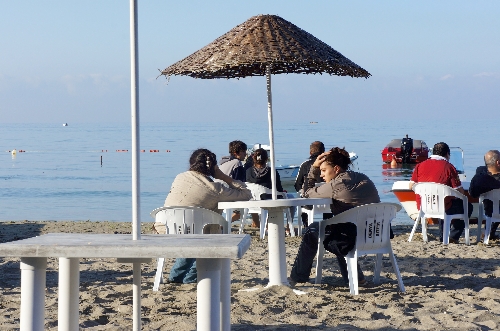 Denizde kaybolan 4 kişiyi arama çalışmaları devam ediyor