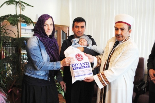 Türk eşinin dininden etkilenen Moldovalı İrina Müslüman oldu