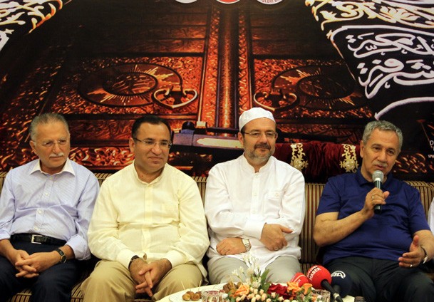 Arınç'tan Diyanet'e övgü