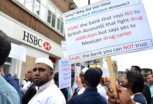 HSBC'ye "İslamofobik" protestosu