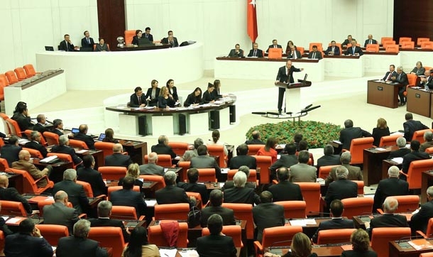 TBMM'de ağır söz ve hakarete para cezası geliyor