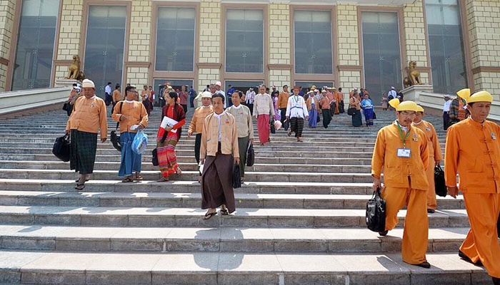 Myanmar'da eski diktatörün sağ kolu başkanı adayı