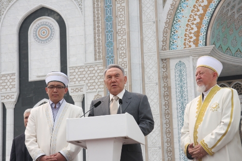 Nazarbayev, doğum gününde cami açılışı yaptı