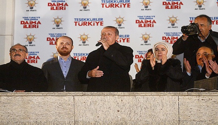Millet istiklaline uzanan elleri sandığa gömdü