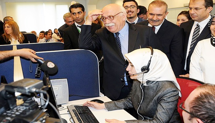 Sare Davutoğlu "Alo 147" hattına gelen çağrıyı cevapladı