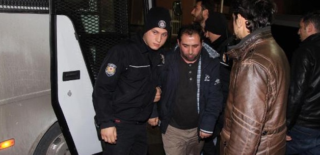 Yolsuzluk operasyonunda gözaltına alınanlar sağlık kontrolünden geçirildi
